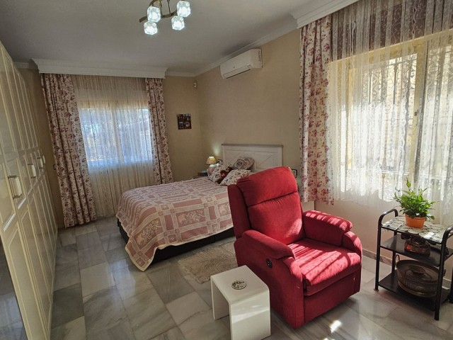 Villa con 4 Dormitorios  en Alhaurín de la Torre