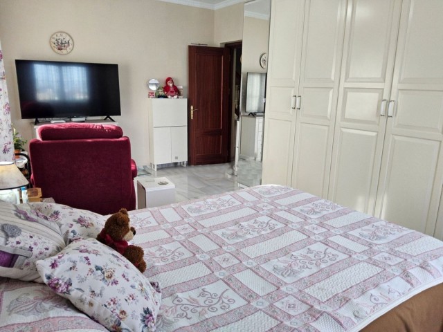 Villa con 4 Dormitorios  en Alhaurín de la Torre