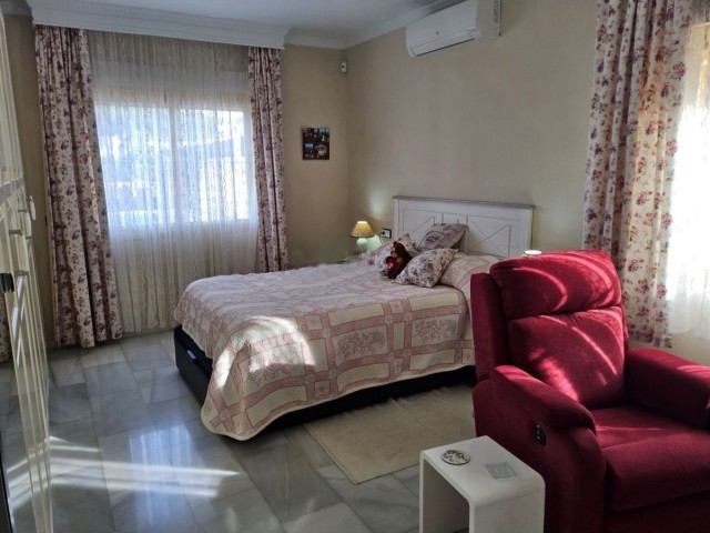 Villa con 4 Dormitorios  en Alhaurín de la Torre