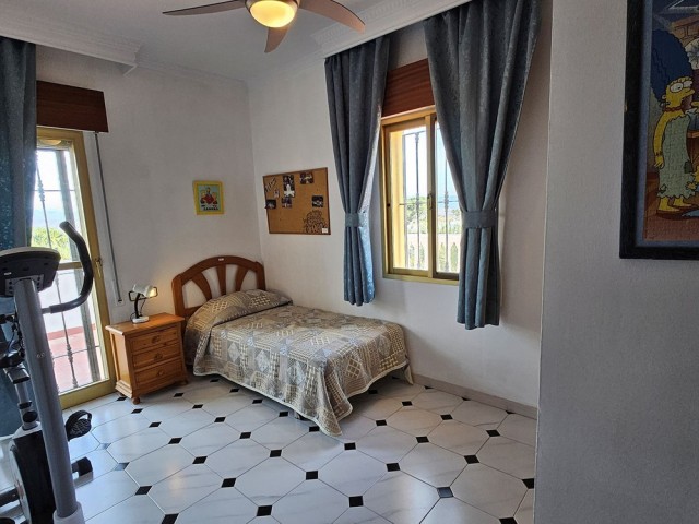 Villa con 4 Dormitorios  en Alhaurín de la Torre