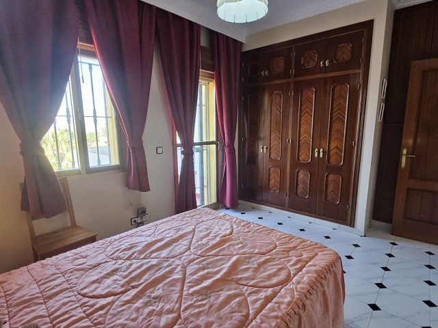 Villa con 4 Dormitorios  en Alhaurín de la Torre