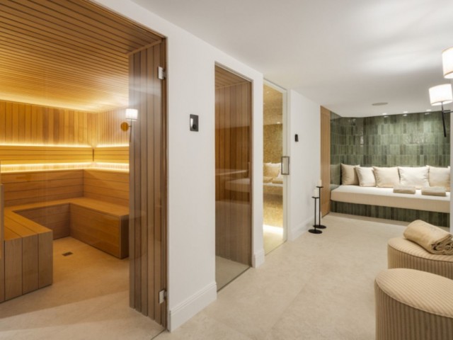 5 Bedrooms Villa in Nueva Andalucía