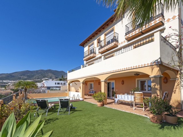 4 Bedrooms Villa in Benalmadena