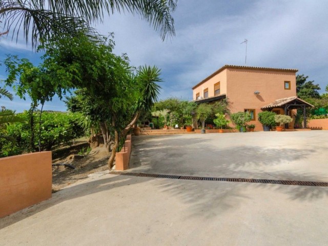 4 Makuuhuoneen Huvila Estepona