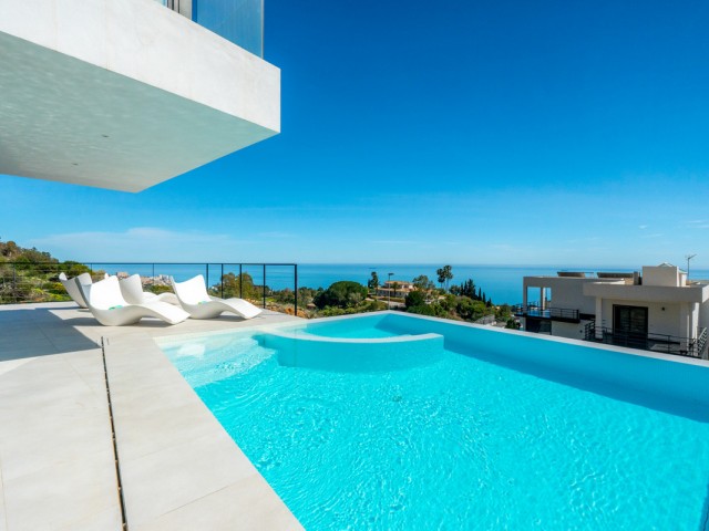 4 Bedrooms Villa in Benalmadena