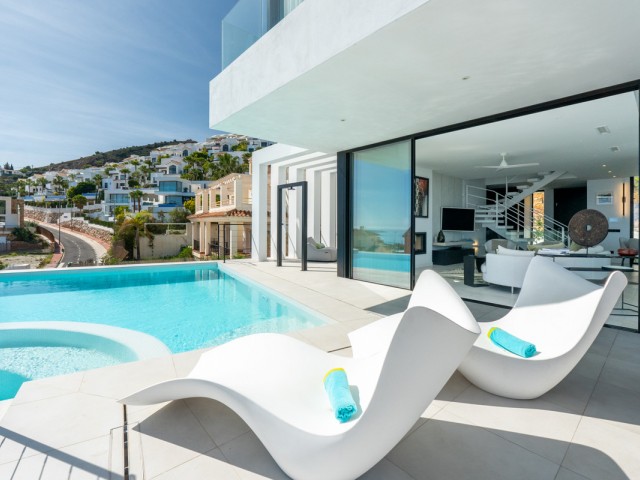 4 Bedrooms Villa in Benalmadena