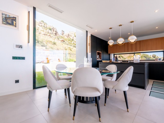 4 Bedrooms Villa in Benalmadena
