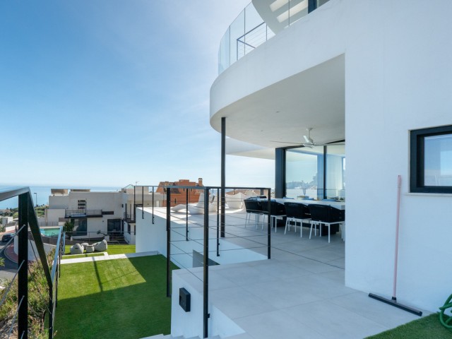 4 Bedrooms Villa in Benalmadena