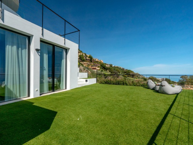 4 Bedrooms Villa in Benalmadena