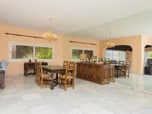 Villa, Nueva Andalucia, R5037583