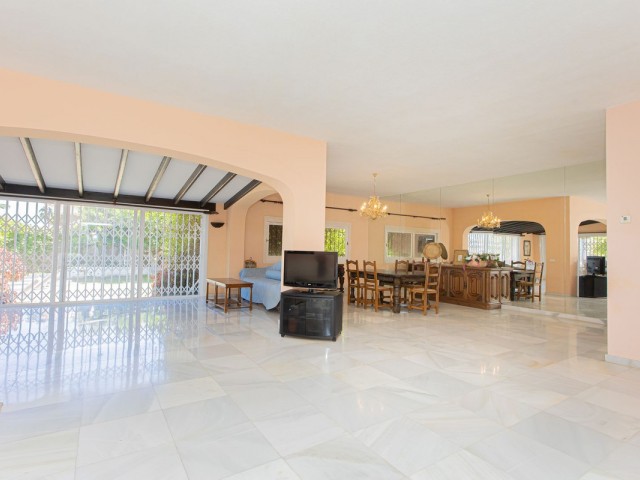 Villa, Nueva Andalucia, R5037583