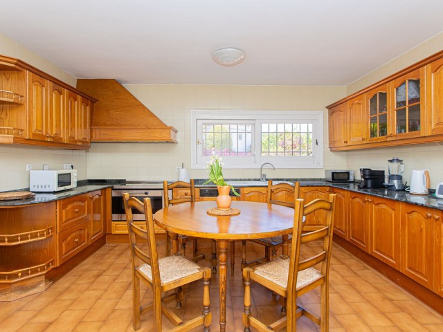 8 Slaapkamer Villa in Nueva Andalucía