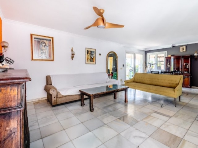 Villa avec 5 Chambres  à Marbella