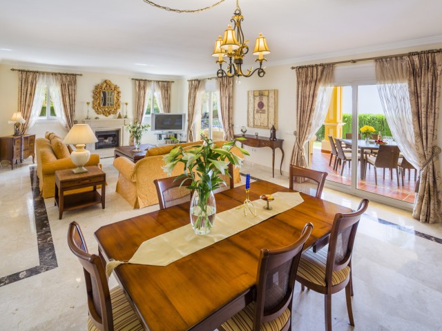 4 Soveroms Villa i Elviria