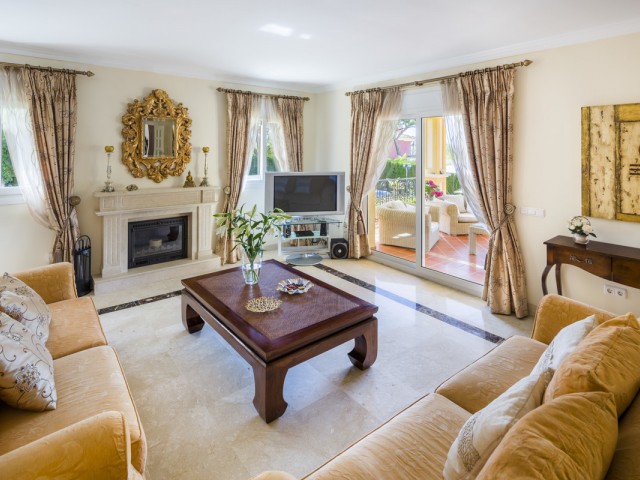 4 Soveroms Villa i Elviria