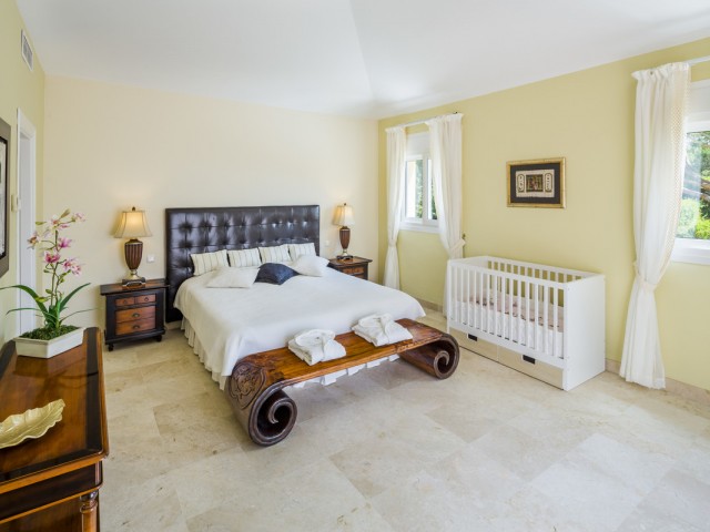 4 Soveroms Villa i Elviria