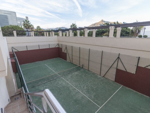 Apartamento con 3 Dormitorios  en Puerto Banús