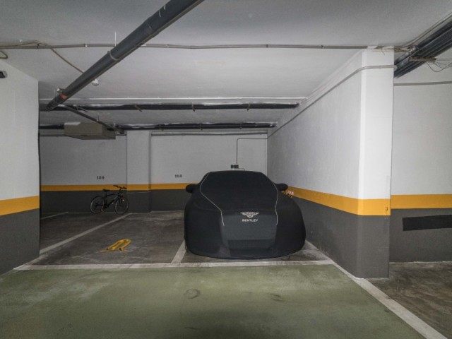 Apartamento con 3 Dormitorios  en Puerto Banús