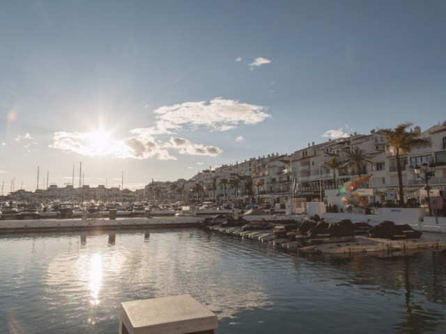 Apartamento con 3 Dormitorios  en Puerto Banús