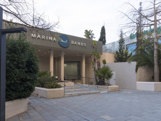 Apartamento con 3 Dormitorios  en Puerto Banús