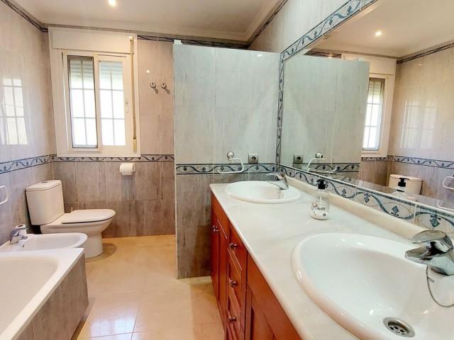 Villa con 5 Dormitorios  en Mijas