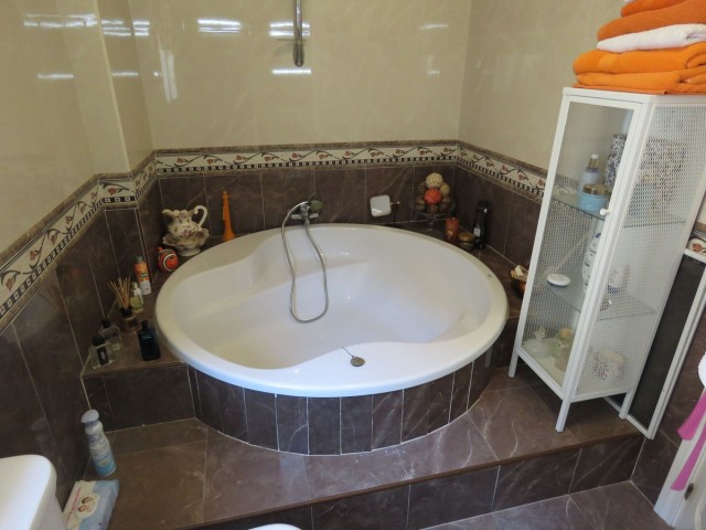 Huvila, Alhaurín el Grande, R5037229