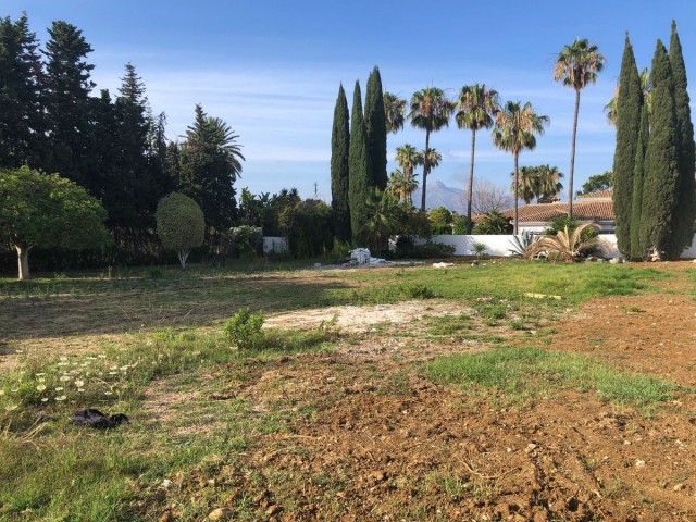  Grundstück in Guadalmina Baja