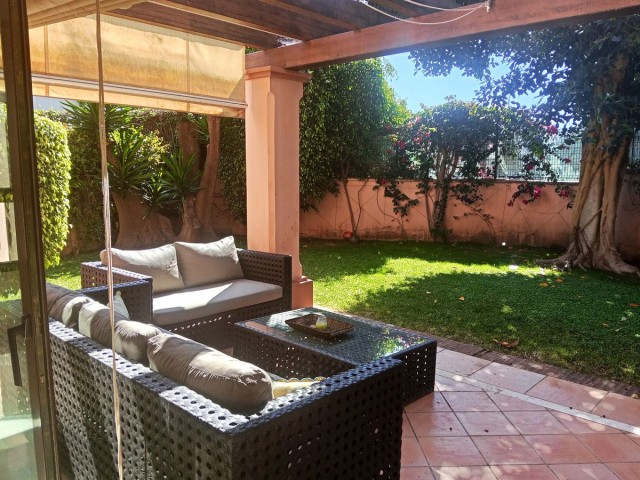 Adosado con 3 Dormitorios  en Marbella
