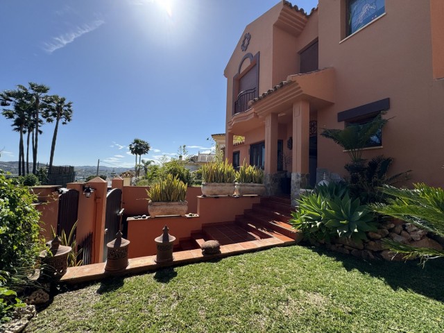 Villa con 5 Dormitorios  en Sierrezuela