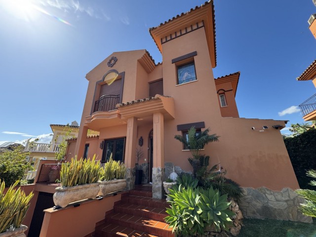 Villa con 5 Dormitorios  en Sierrezuela