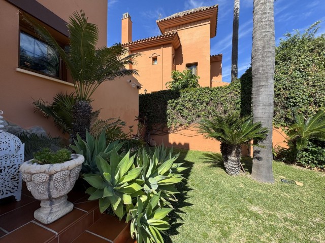 Villa con 5 Dormitorios  en Sierrezuela