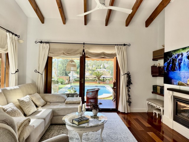 Villa con 5 Dormitorios  en Sierrezuela
