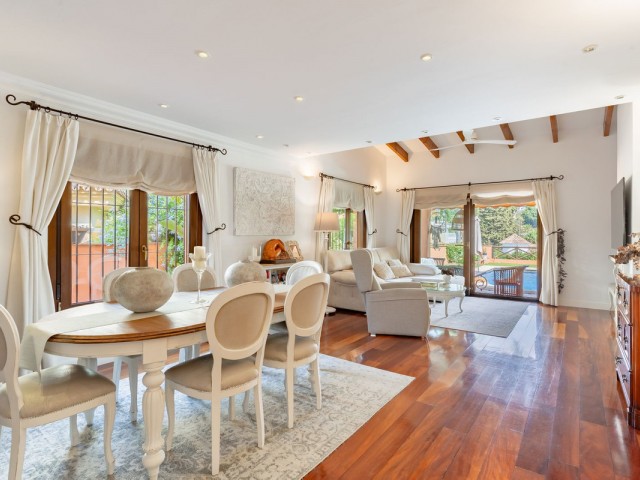 Villa con 4 Dormitorios  en Sierrezuela