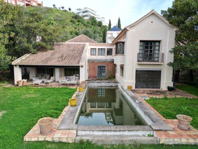 4 Bedrooms Villa in Monte Halcones