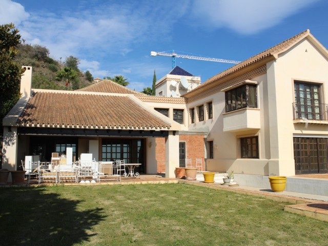 4 Bedrooms Villa in Monte Halcones