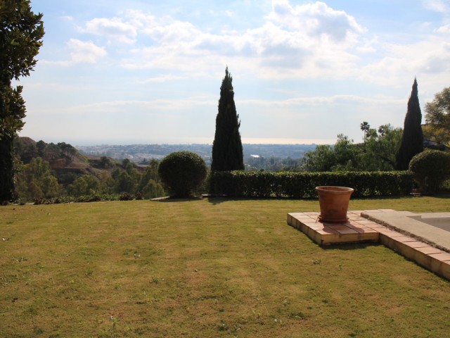 4 Bedrooms Villa in Monte Halcones