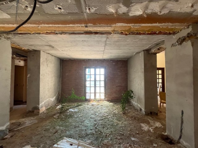 Villa con 4 Dormitorios  en Monte Halcones