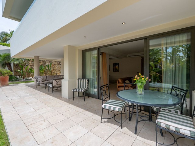 Huoneisto, Los Monteros, R4766284