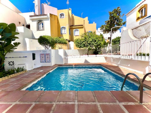 Adosado con 3 Dormitorios  en Marbella