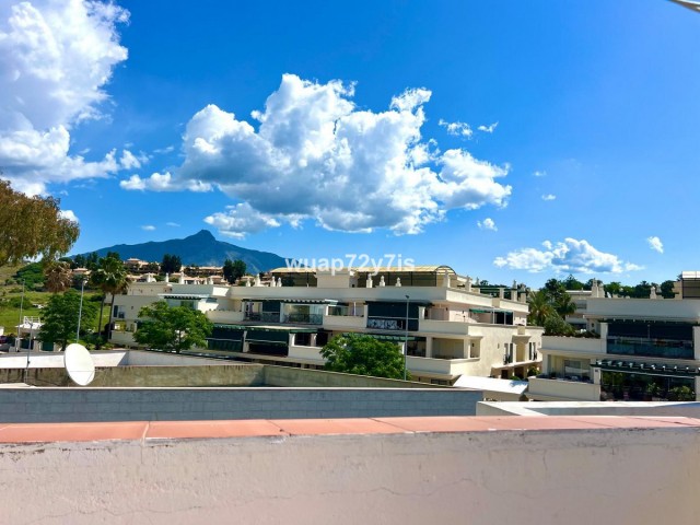 Adosado con 3 Dormitorios  en Marbella