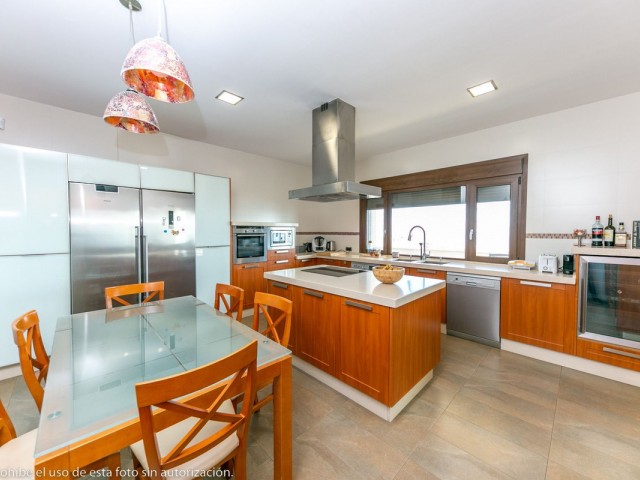 5 Bedrooms Villa in Benalmadena
