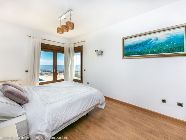 5 Bedrooms Villa in Benalmadena