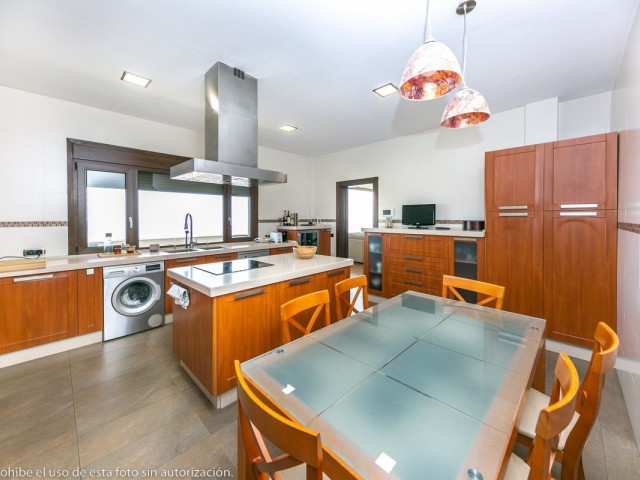 5 Bedrooms Villa in Benalmadena