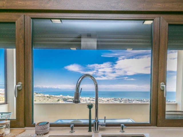 5 Bedrooms Villa in Benalmadena