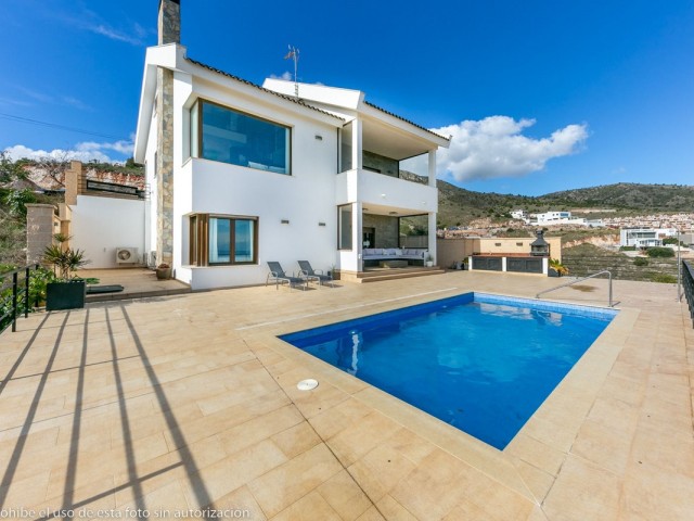 5 Bedrooms Villa in Benalmadena