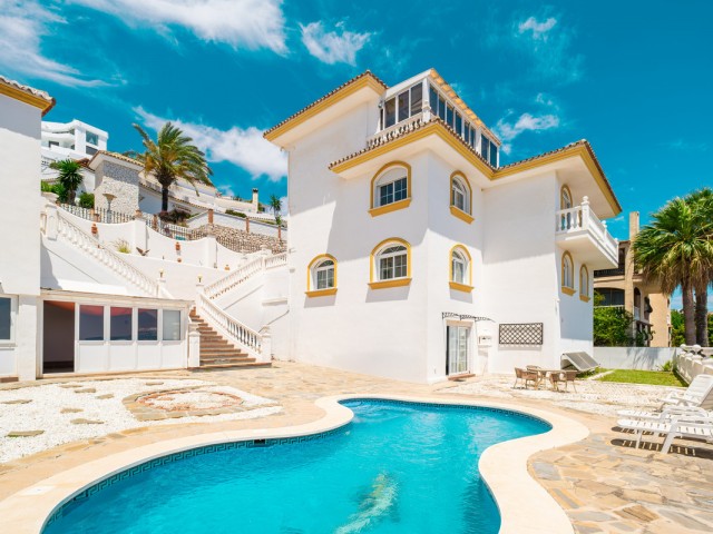 5 Bedrooms Villa in Benalmadena