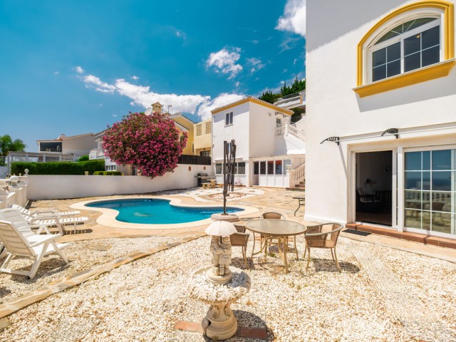 5 Bedrooms Villa in Benalmadena
