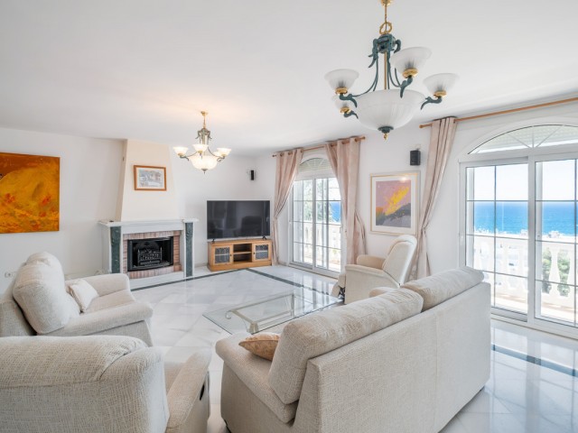 5 Bedrooms Villa in Benalmadena