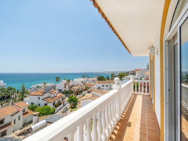 5 Bedrooms Villa in Benalmadena