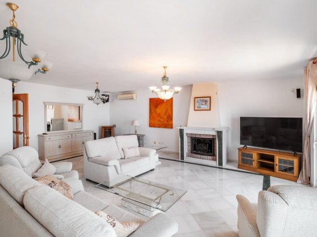 5 Bedrooms Villa in Benalmadena
